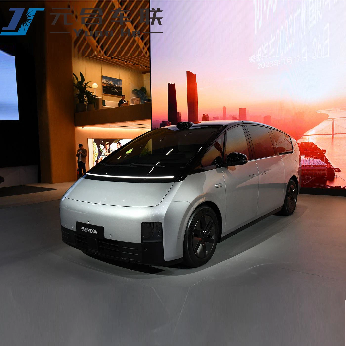 
                China fez carros novos Lixiang Li Mega grandes 5 portas Veículos elétricos puros MPV de 7 lugares
            