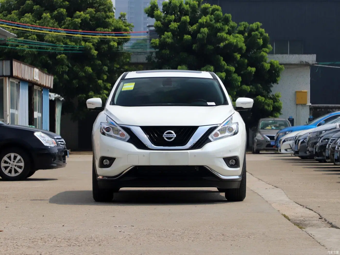 Medium and Large Five Seats Luxury Pure Electric Car Fuel SUV Nissan Murano 2.5xe for Sale