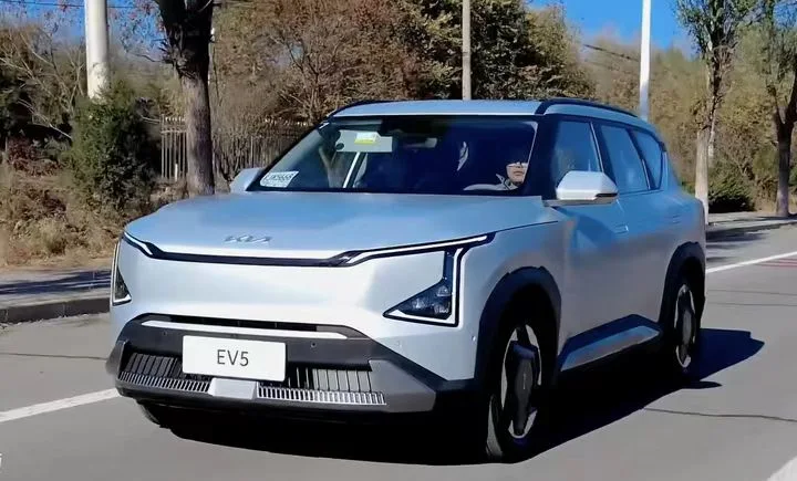 
                Yueda KIA EV5 Segunda mano izquierda de mando de gama alta duradera doméstica eléctrica Coche
            